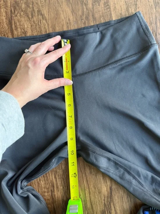 Nike Black Leggings with Kentucky Blue Graphic Lower Legs - Picture 10 of 11